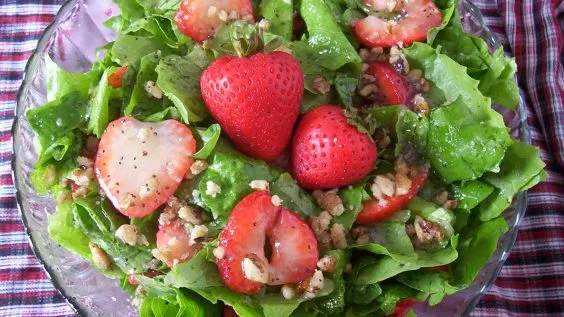 Fresh Spinach and Strawberry Salad with Homemade Dressing