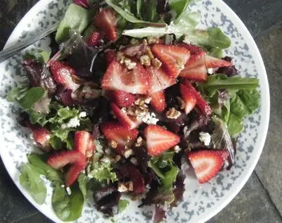 Fresh Spinach And Sweet Strawberry Salad Recipe