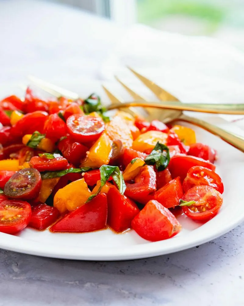 Fresh Tomato Basil Salad: A Vibrant Summer Side Dish