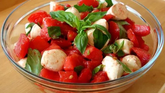 Fresh Tomato & Mozzarella Salad