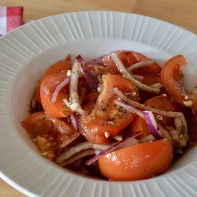 Fresh Tomato And Red Onion Salad: A Vibrant Side Dish