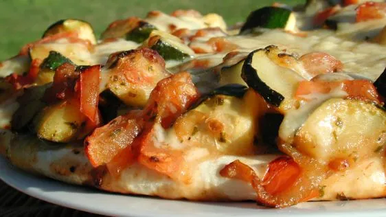 Fresh Tomato and Zucchini Pizza Delight