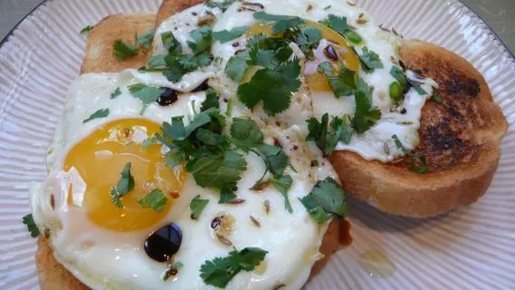 Fried Eggs With Coriander, Cumin And
