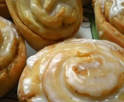 From Southern Living 1981 Comes This Recipe For Sweet Rum-Flavored Buns Laced With Raisins And Cinnamon And Topped With A Sugary Glaze This Yields 2 Dozen Buns And They Freeze Beautifully