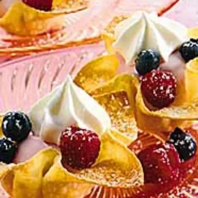 Fruit-Filled Wonton Cups: A Deliciously Light Dessert Recipe