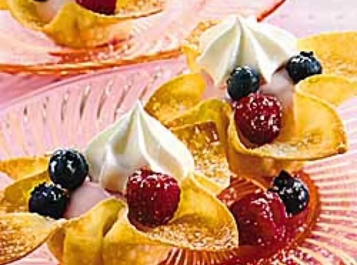 Fruit-Filled Wonton Cups: A Deliciously Light Dessert Recipe