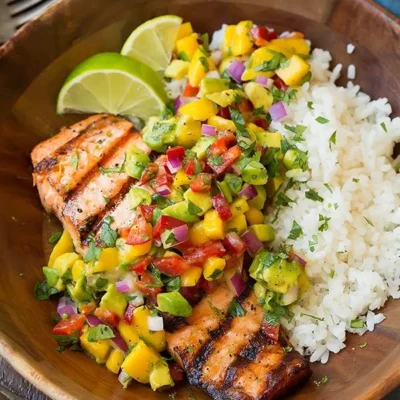 Garlic Lime Grilled Chicken With Mango Salsa