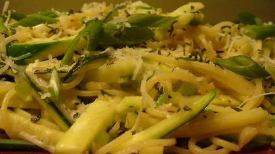 Garlic Lovers Fettuccine With Olive Oil, Garlic