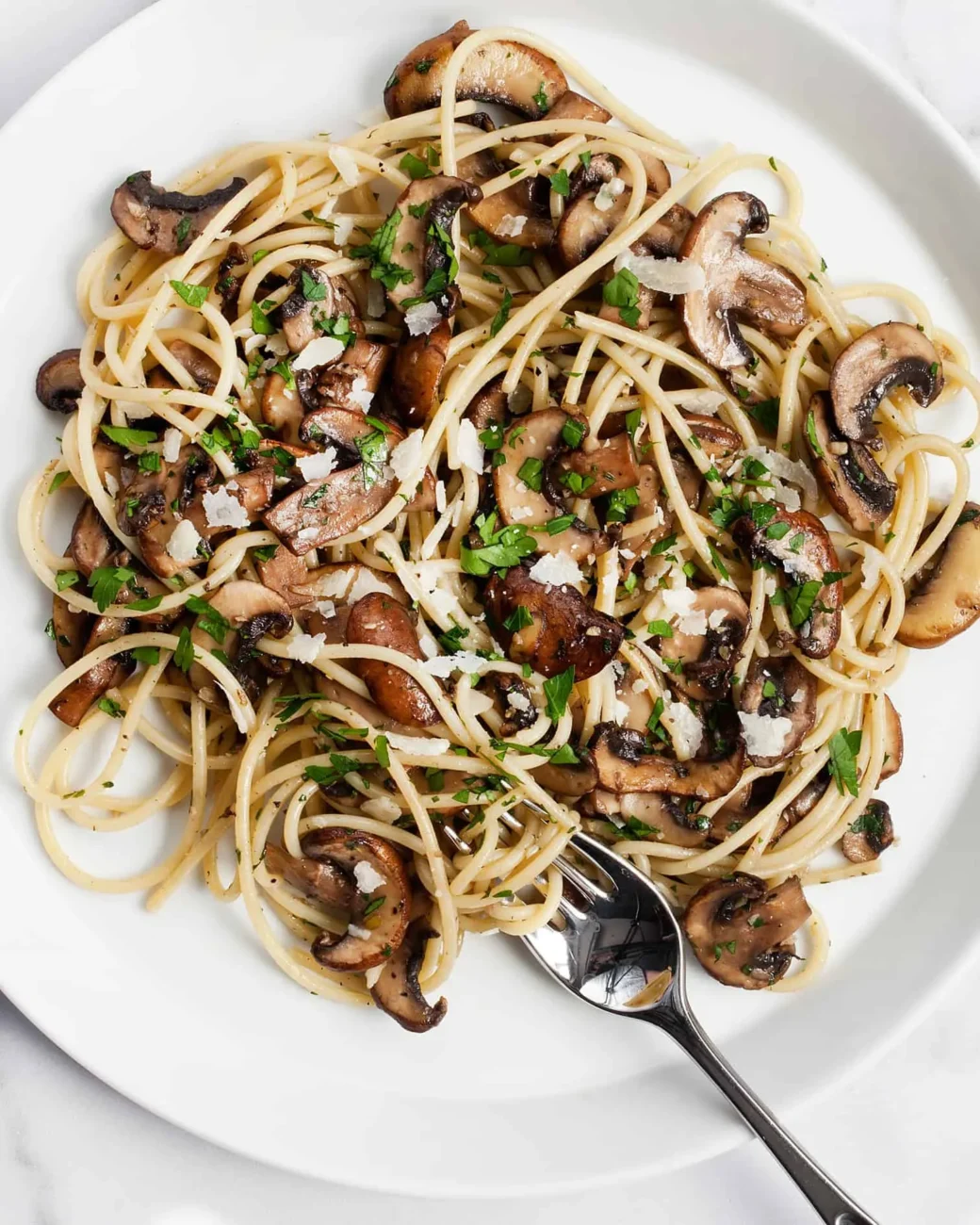 Garlic Mushroom Spaghetti: A Flavorful Oil-Infused Pasta Delight