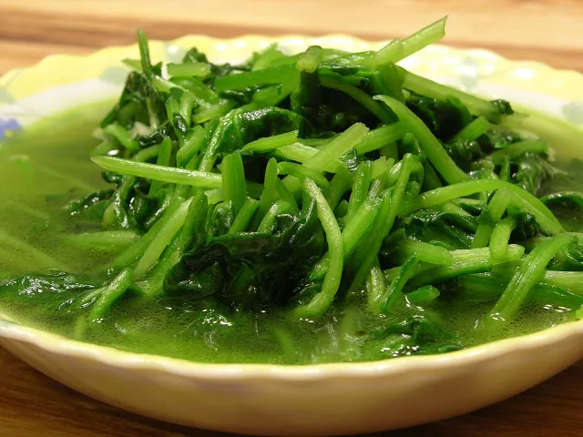 Garlic Spinach Stir-Fry: A Classic Chinese Recipe