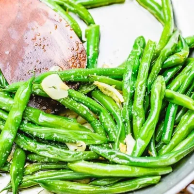 Garlicky Sauteed Green Beans In Olive Oil