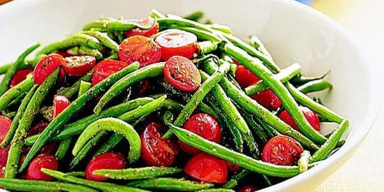 Green Beans And Tomatoes In A Pesto