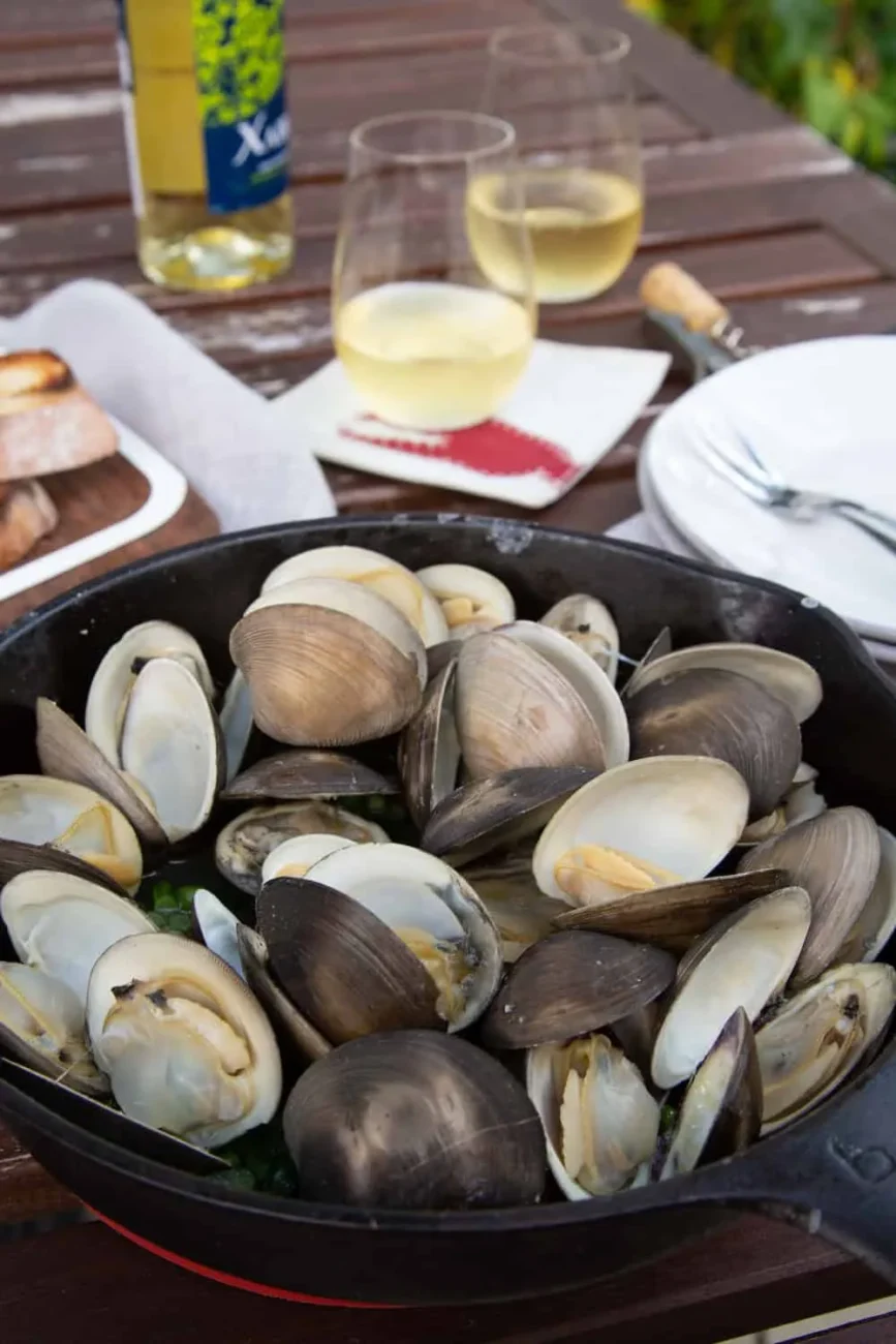 Grilled Clams With Garlic Butter