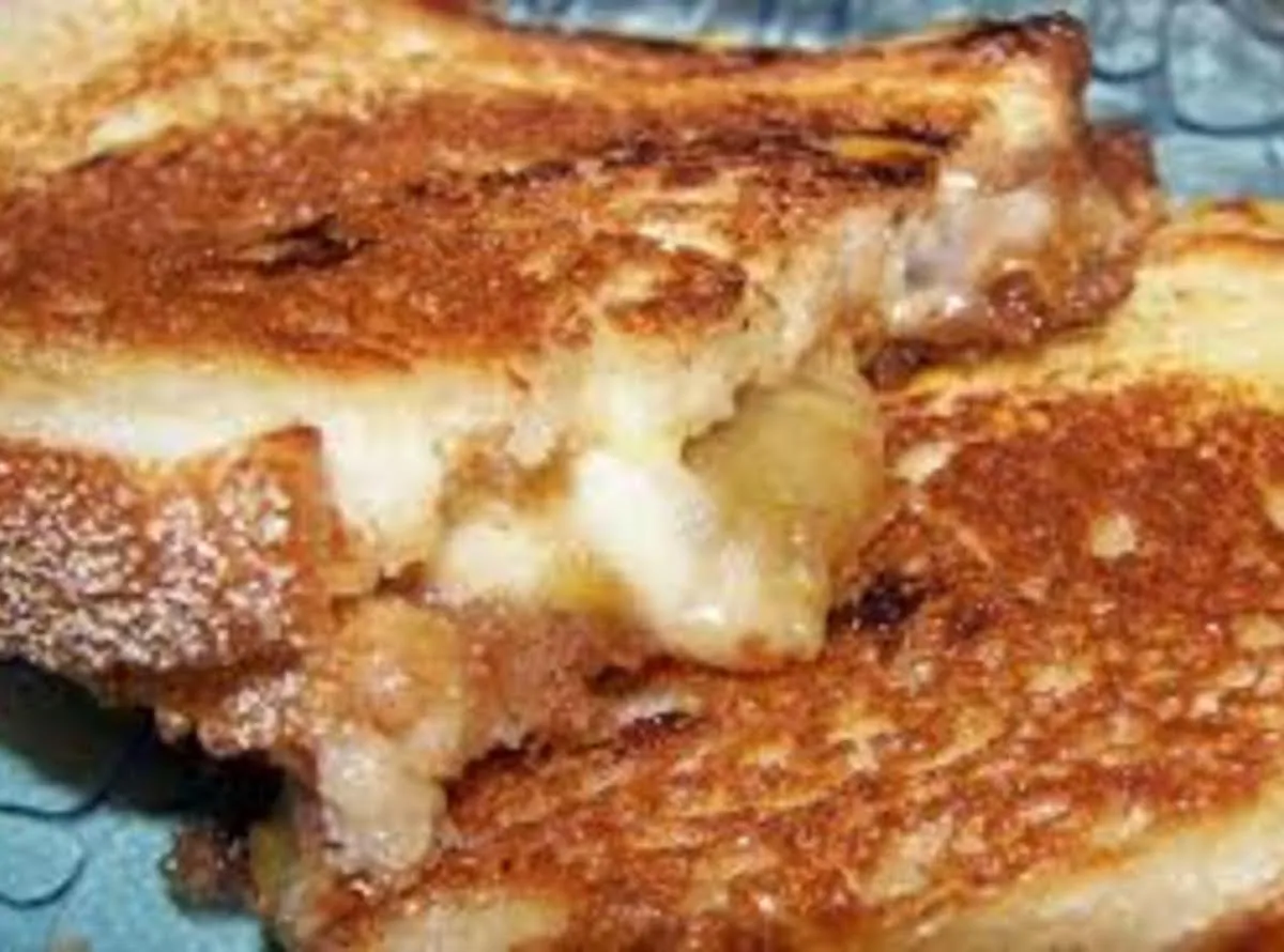 Grilled Havarti Sandwich With Spiced Apples