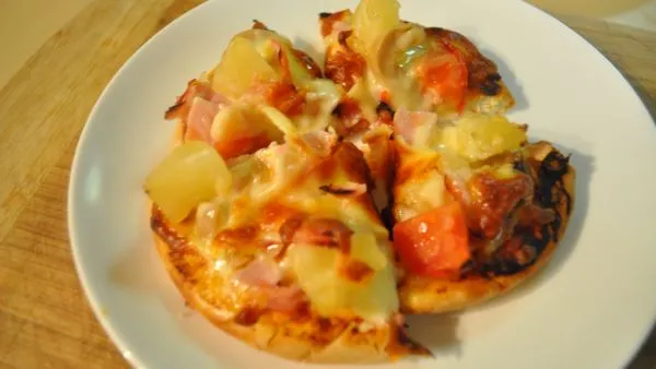 Ham And Pineapple Pizza