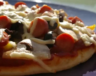 Healthy Low-Calorie Pita Pizza Recipe - Perfect For Weight Loss Goals