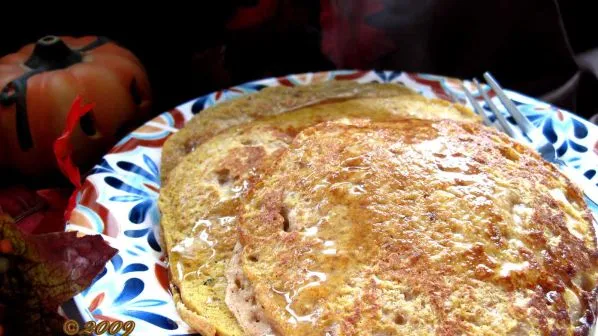 Healthy Pumpkin Spice Pancakes