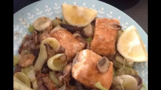 Healthy Steamed Salmon Recipe with Savory Mushrooms and Leeks