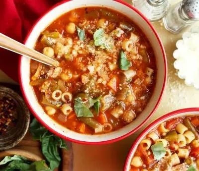 Hearty Italian Minestrone Soup: A Classic Recipe