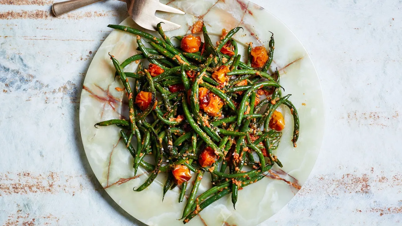 Hearty Vegetarian Green Beans and Cherry Tomatoes Recipe