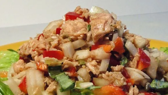 Herb-Infused Tuna and Bell Pepper Salad Recipe