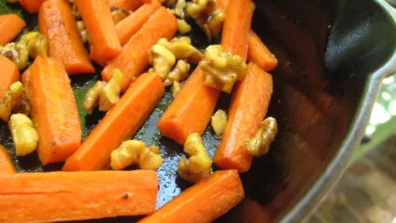 Honey-Glazed Carrots with Crunchy Walnuts: A Sweet and Nutty Side Dish