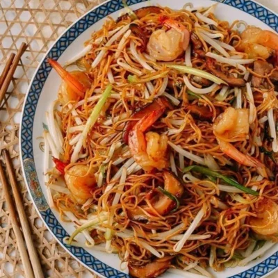 Hong Kong Style Chicken Chow Mein