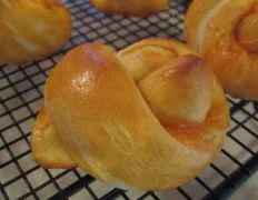 Hot Knots With Sweet Onion Dip