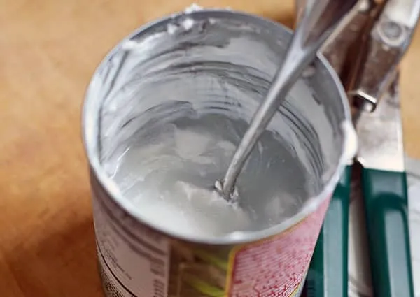 How to Make Fluffy Coconut Whipped Cream: A Dairy-Free Topping Delight