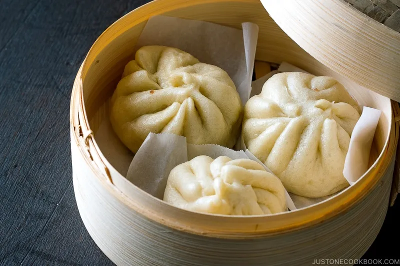 How to Make Fluffy Steamed Pork Buns at Home