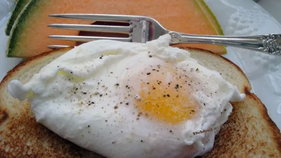 How to Make the Ultimate Silky-Smooth Poached Eggs Every Time