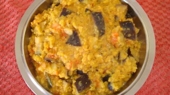 Indian Dhal With Tomato And Aubergine