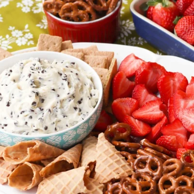 Irresistible Sweet Fruit And Cookie Dip Delight