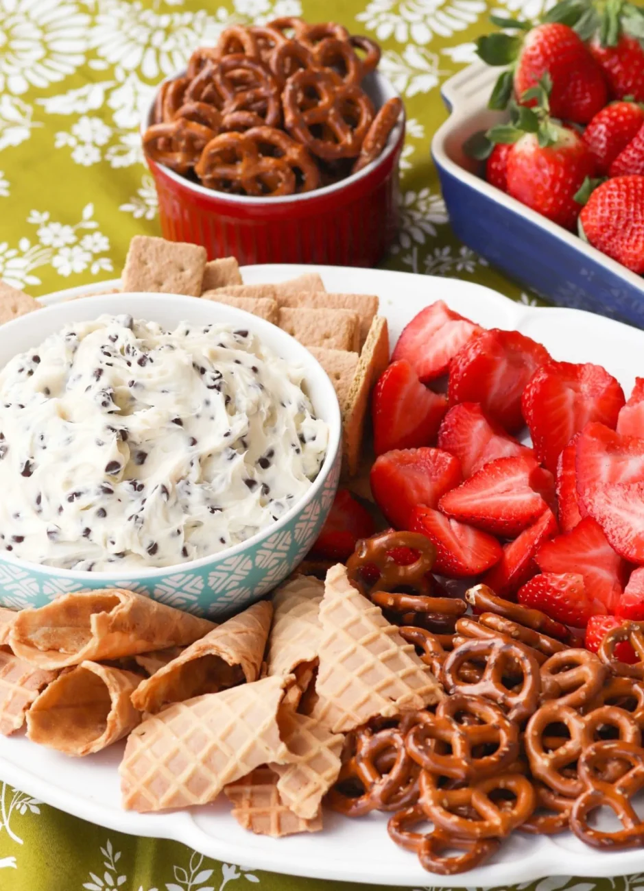 Irresistible Sweet Fruit and Cookie Dip Delight