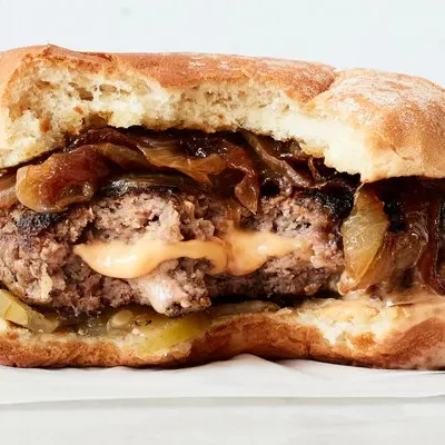 Jucy Lucy Cheeseburger