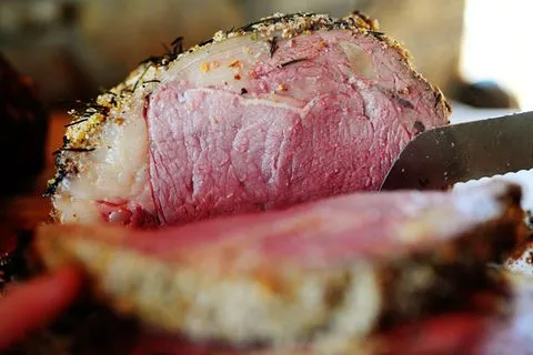 Juicy and Tender Prime Rib Roast: A Classic Holiday Recipe