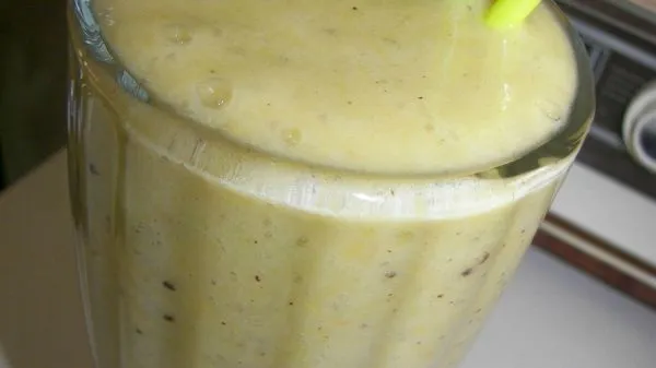 Kiwi-Peach Smoothie