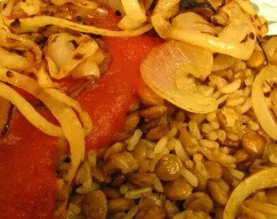 Kusherie Egyptian Rice And Lentils