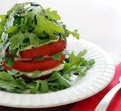 Layered Caprese Salad With Arugula Twist