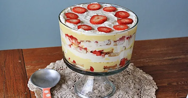 Layered Fruit and Custard Trifle Delight: A Decadent Dessert Recipe