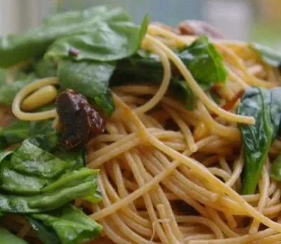 Lemon Linguine With Spinach And Crispy