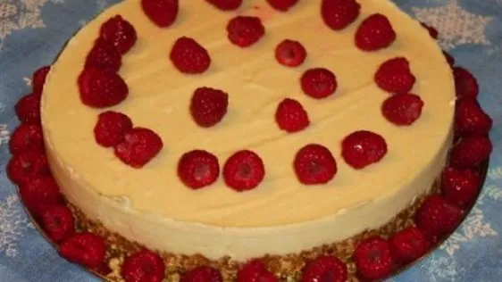 Lemony Cheesecake With Berry Sauce Raw