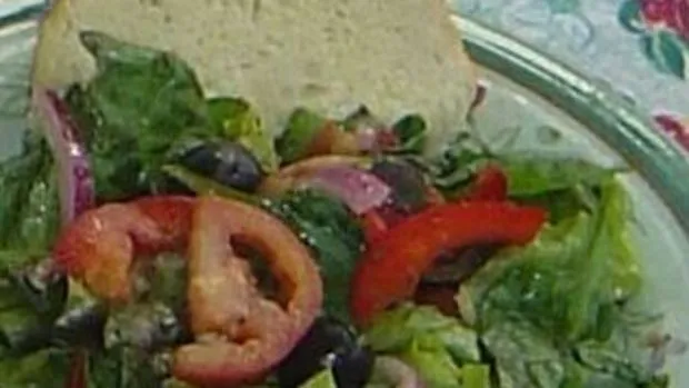 Lindas Italian Salad With Spicy Italian Dressing