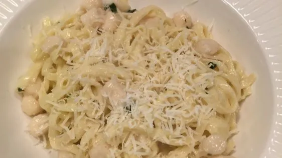 Linguini With Scallops And Herb Cream