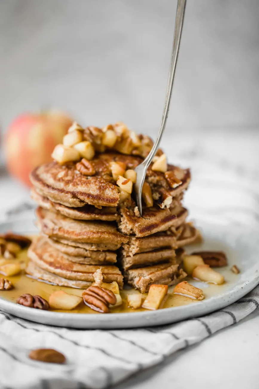 Low Calorie Apple Cinnamon Pancakes