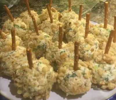 Make-Ahead Mini Cheese-Bacon Balls