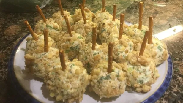 Make-Ahead Mini Cheese-Bacon Balls