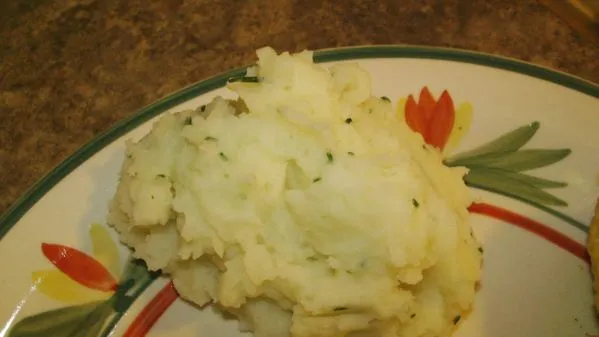 Mashed Potatoes With Garlic, Basil And Chives