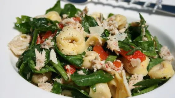 Mediterranean-Style Tuna and Spinach Tortellini Salad Recipe