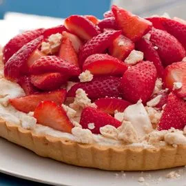 Meringue Tarts With Strawberries